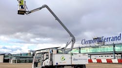 The e-Mini MY Lite delivered to A&eacute;roport Clermont-Ferrand has a 40 kwh battery and can handle 8-12 deicings depending on rate of contamination/fluid needs and can drive 40-75 km on a single charge.